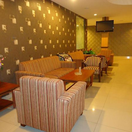 Maesa Hotel Ponorogo Eksteriør bilde