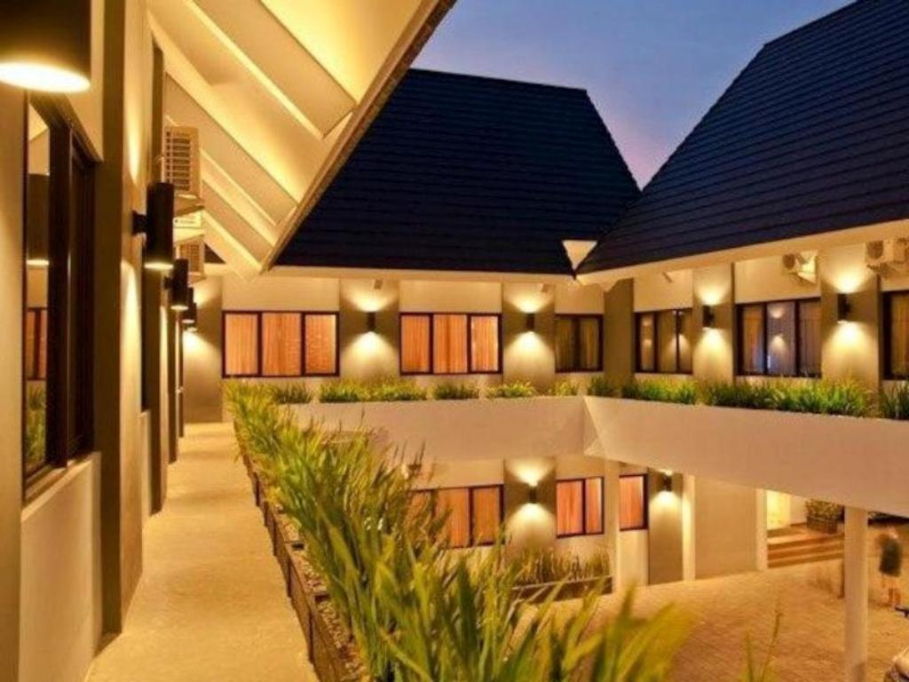 Maesa Hotel Ponorogo Eksteriør bilde