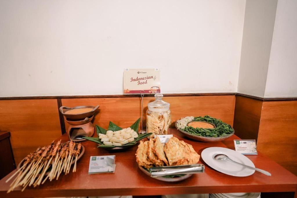 Maesa Hotel Ponorogo Eksteriør bilde