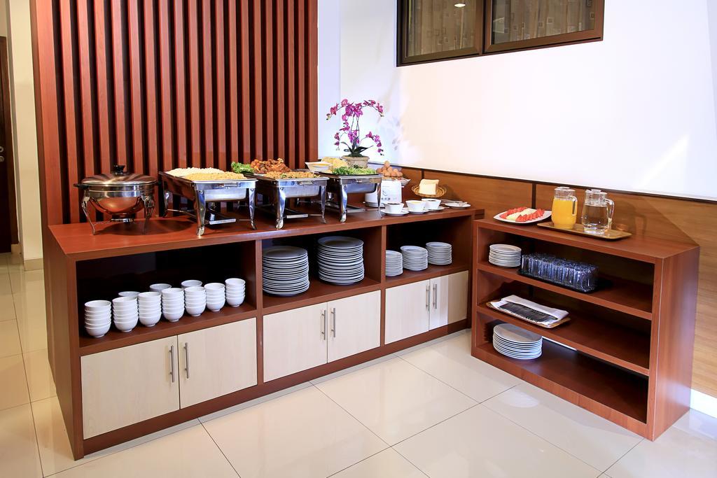 Maesa Hotel Ponorogo Eksteriør bilde