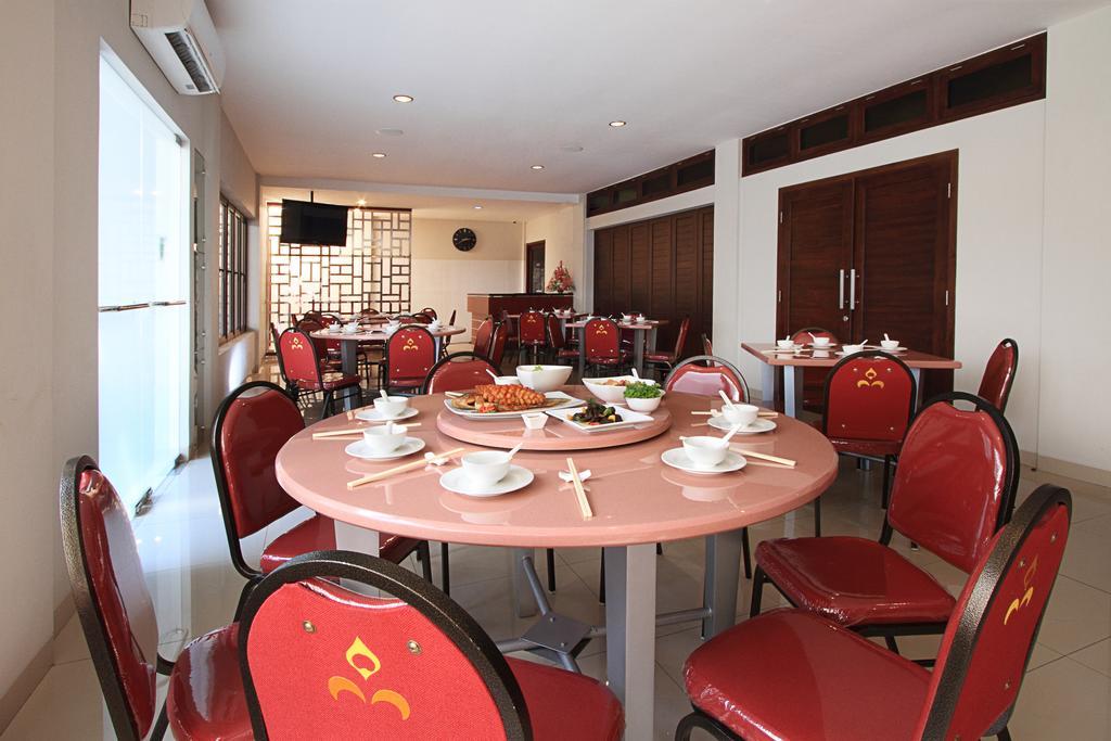 Maesa Hotel Ponorogo Eksteriør bilde