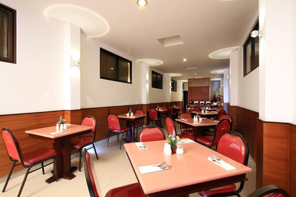 Maesa Hotel Ponorogo Eksteriør bilde