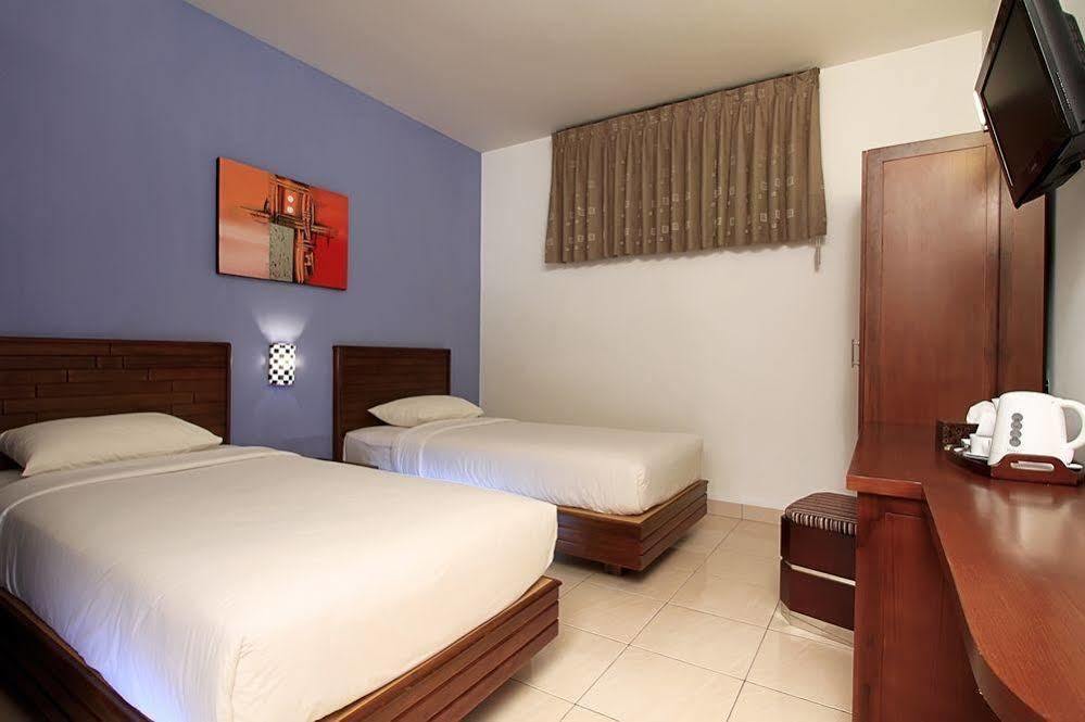 Maesa Hotel Ponorogo Eksteriør bilde